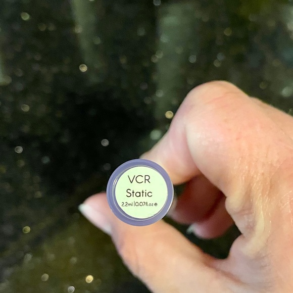 Nature’s Cartel VCR Static Lip Gloss - Picture 3 of 3